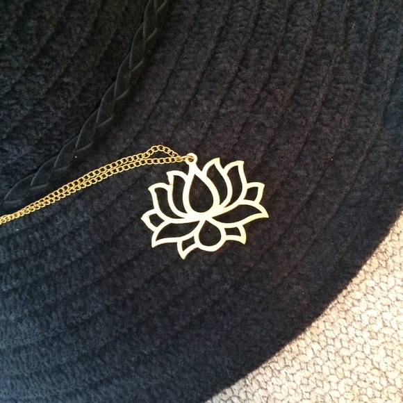 18k Gold Plated Lotus Necklace - Picture 4 of 4
